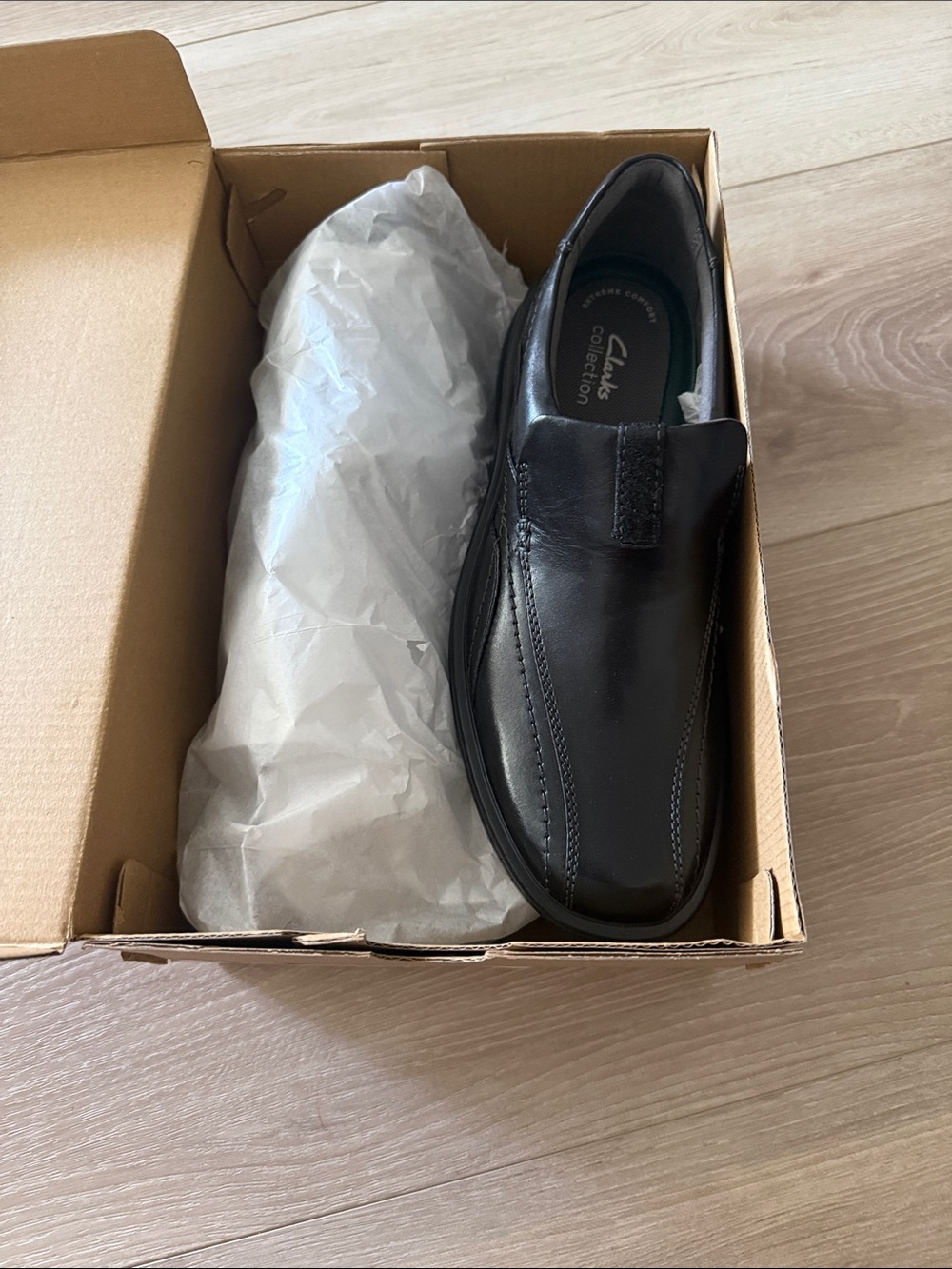 BRAND NEW-Clarks Black Leather Slip-On Loafers for Men